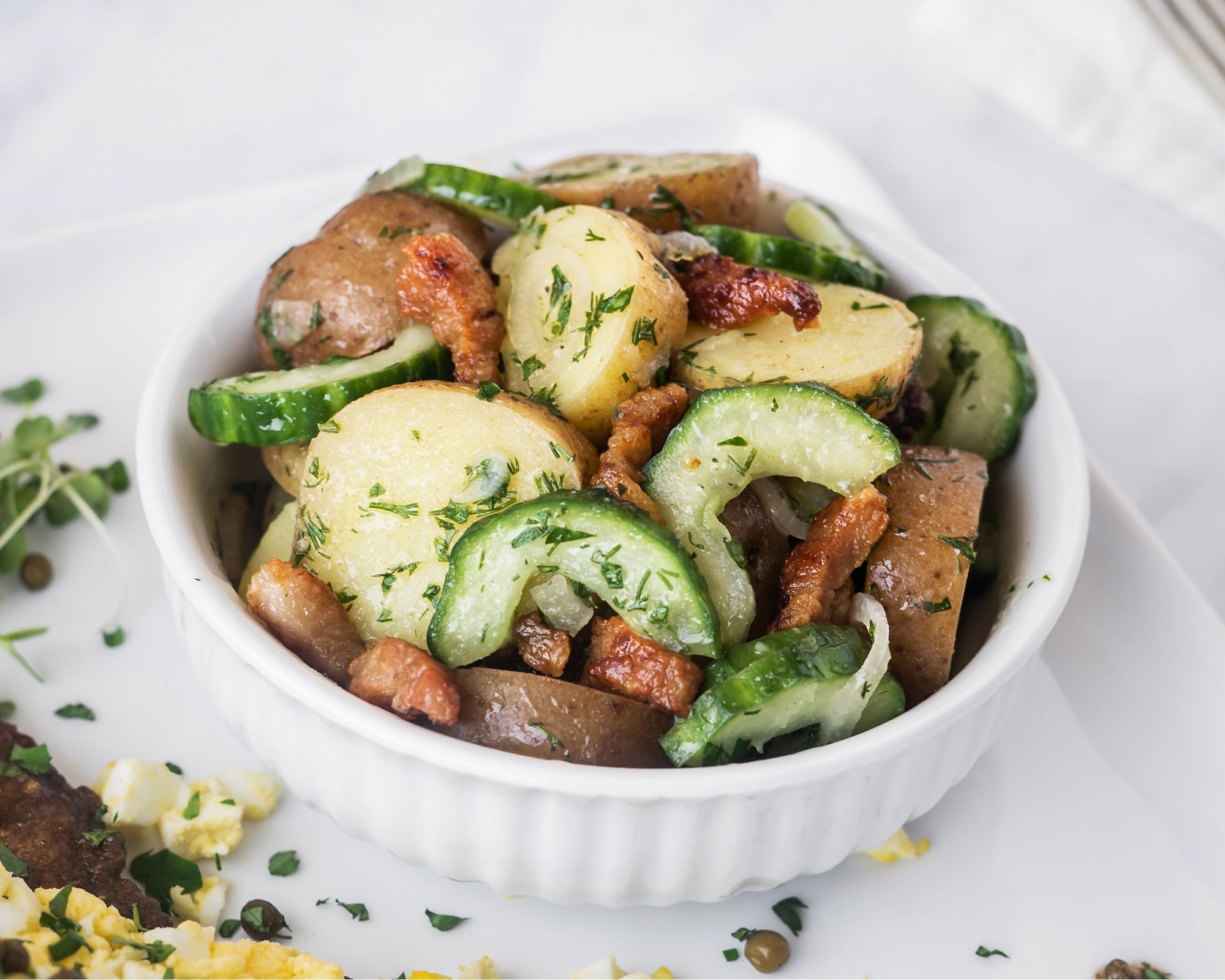 Salade de pommes de terre au concombre et aux lardons