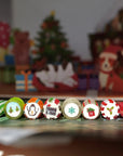 Des bonbons de Candy Labs sont présentés côte-à-côte sur une table dans un décor de Noël.