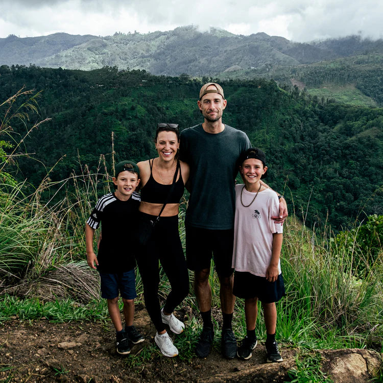 Claudia, Maxime et les enfants. La famille Grounded food