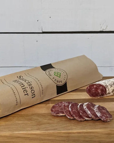 Un saucisson fermier de l'entreprise de la Ferme des Quatre-Temps.