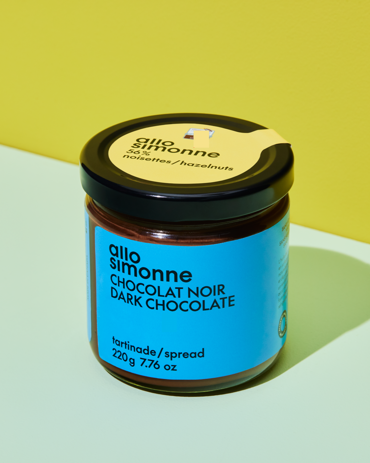 Un pot de tartinade chocolat noir d'Allo Simonne.