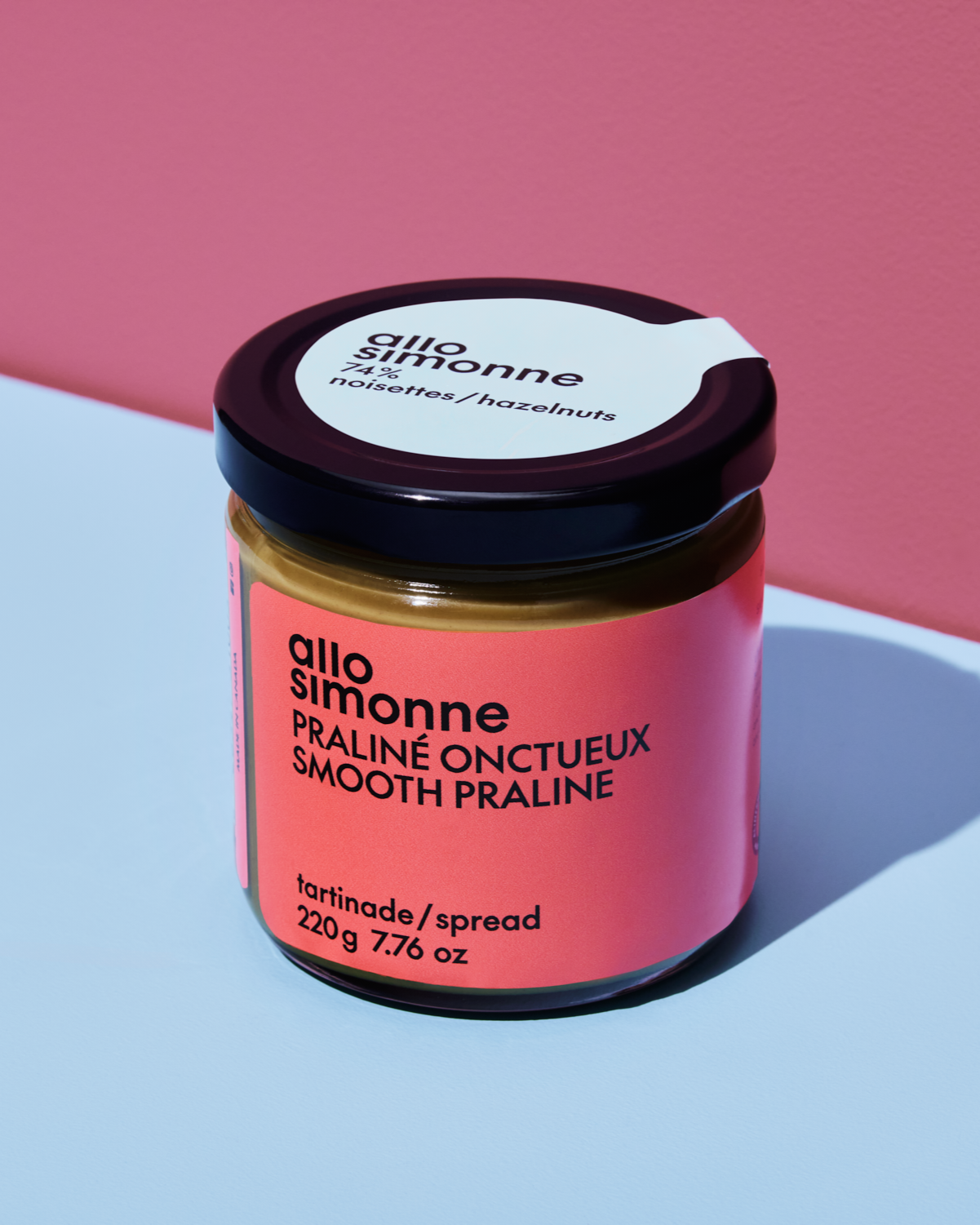 Un pot de tartinade praliné onctueux d'Allo Simonne.